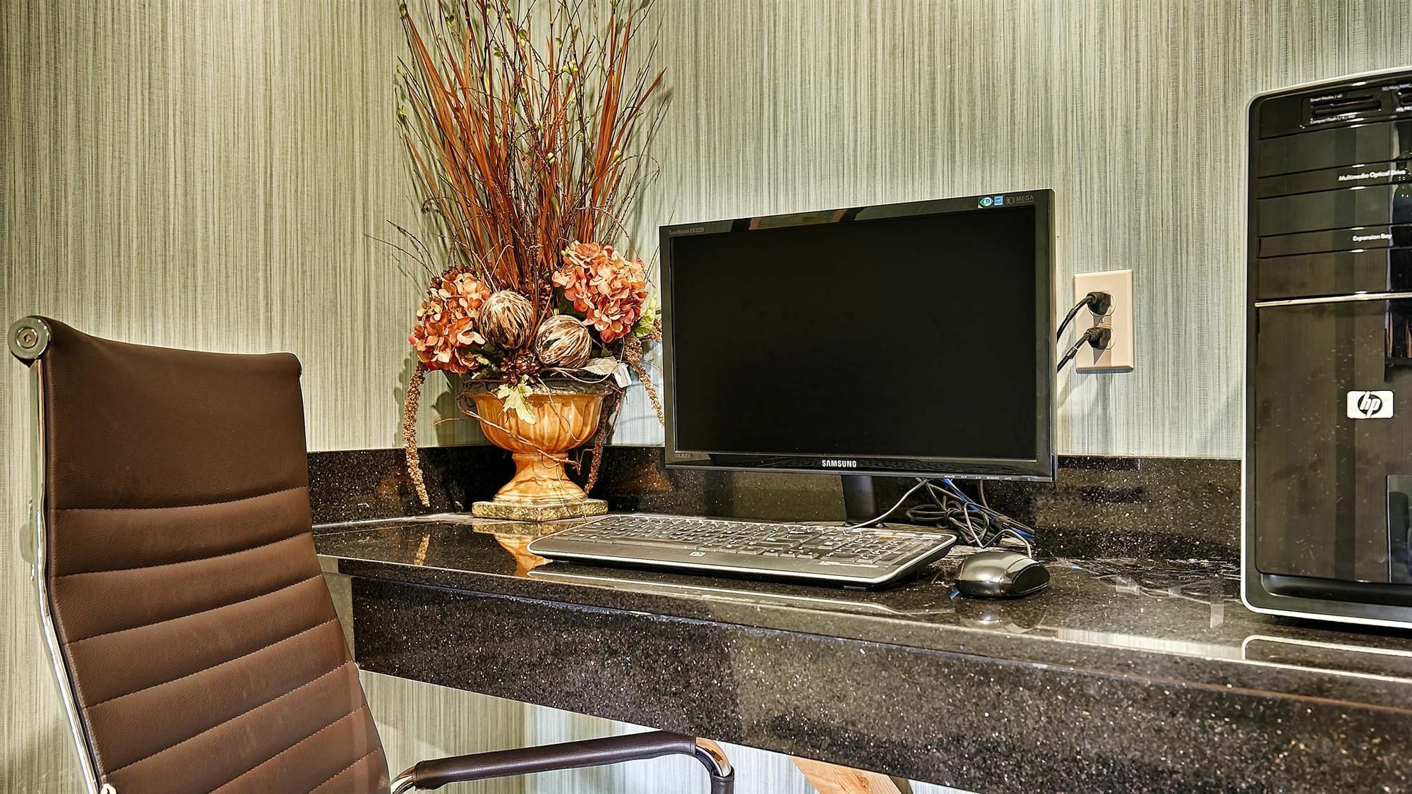 Executive Inn & Suites Marlin Ngoại thất bức ảnh